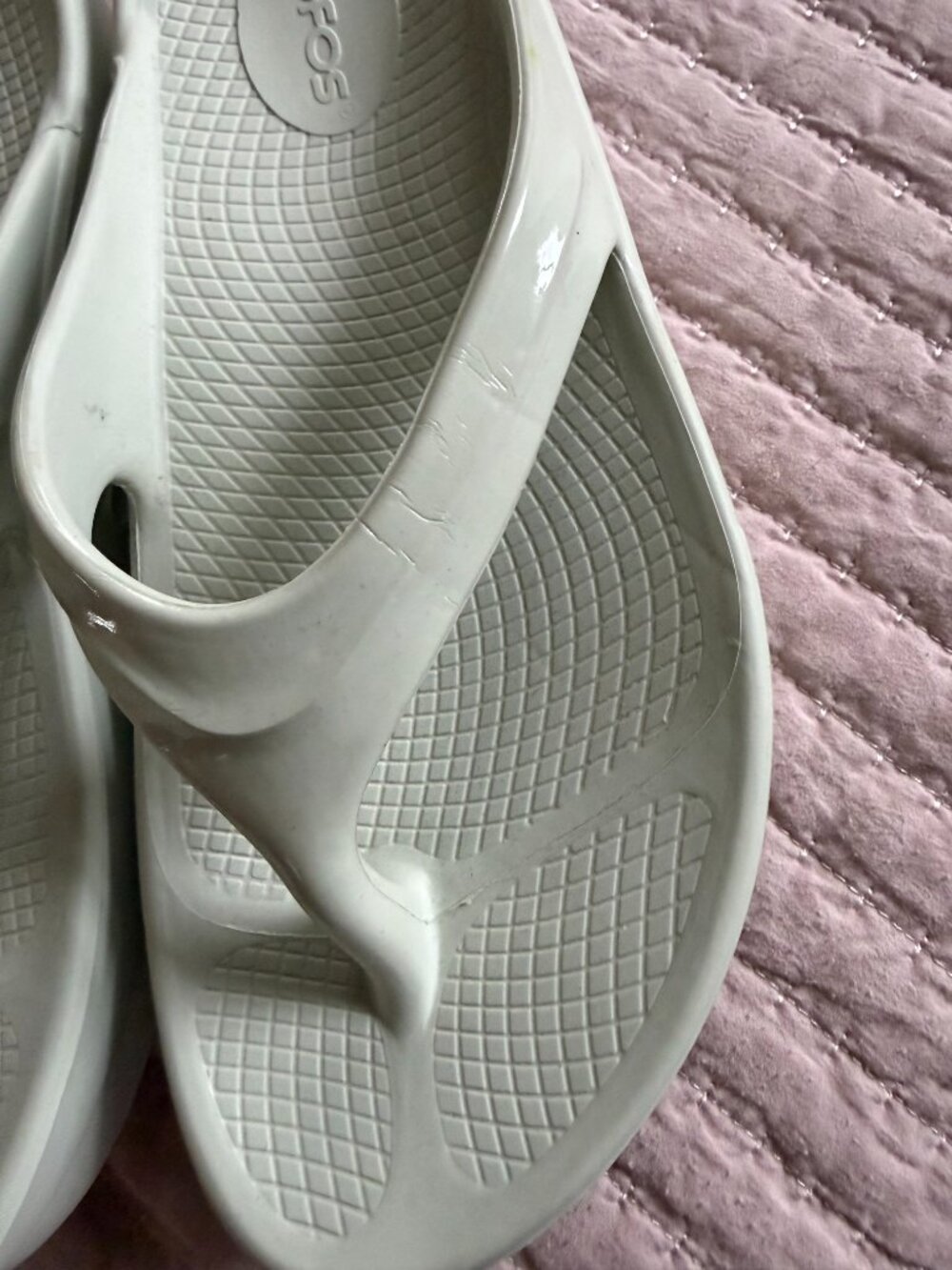 OOFOS Women Creamy Beige White Flip Flop Sandal Higher Style Size 8 - Picture 4 of 6